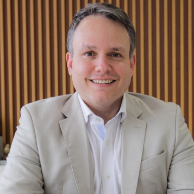 Dr. Álvaro Sá